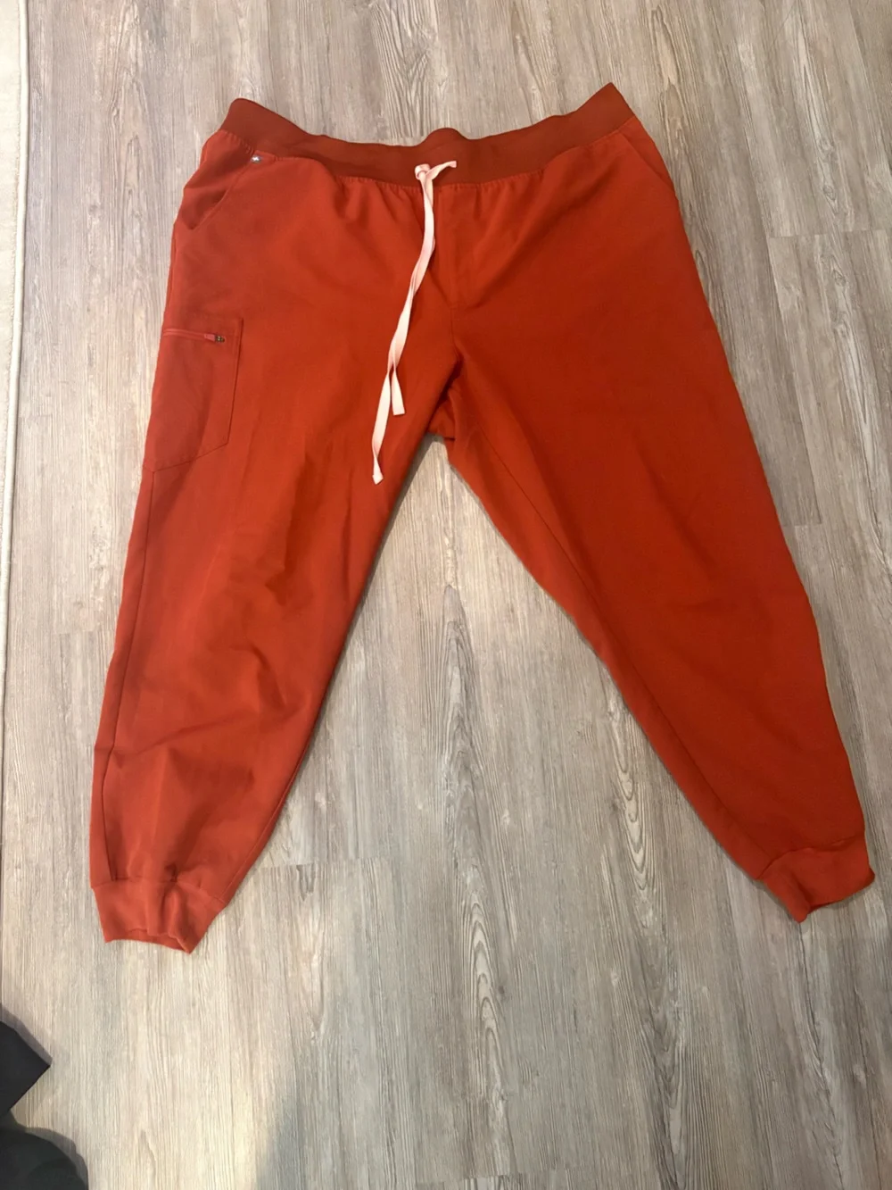 Figs Zamora Men's Rust Red Jogger Scrubs with Drawstring size 4XL Tall